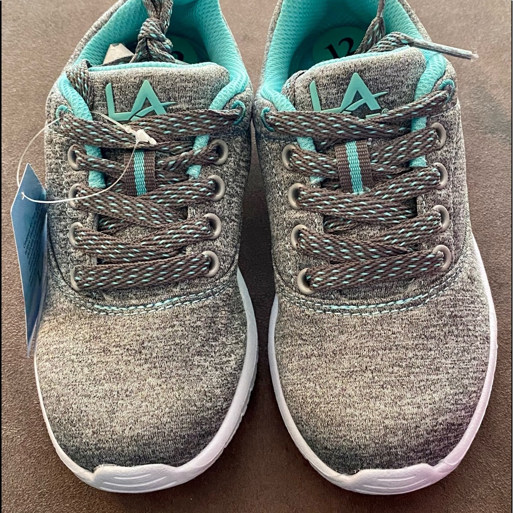 L.A Gear Girl’s Sport Shoe NWT - Memory Foam - Grey and Green - Soft Material